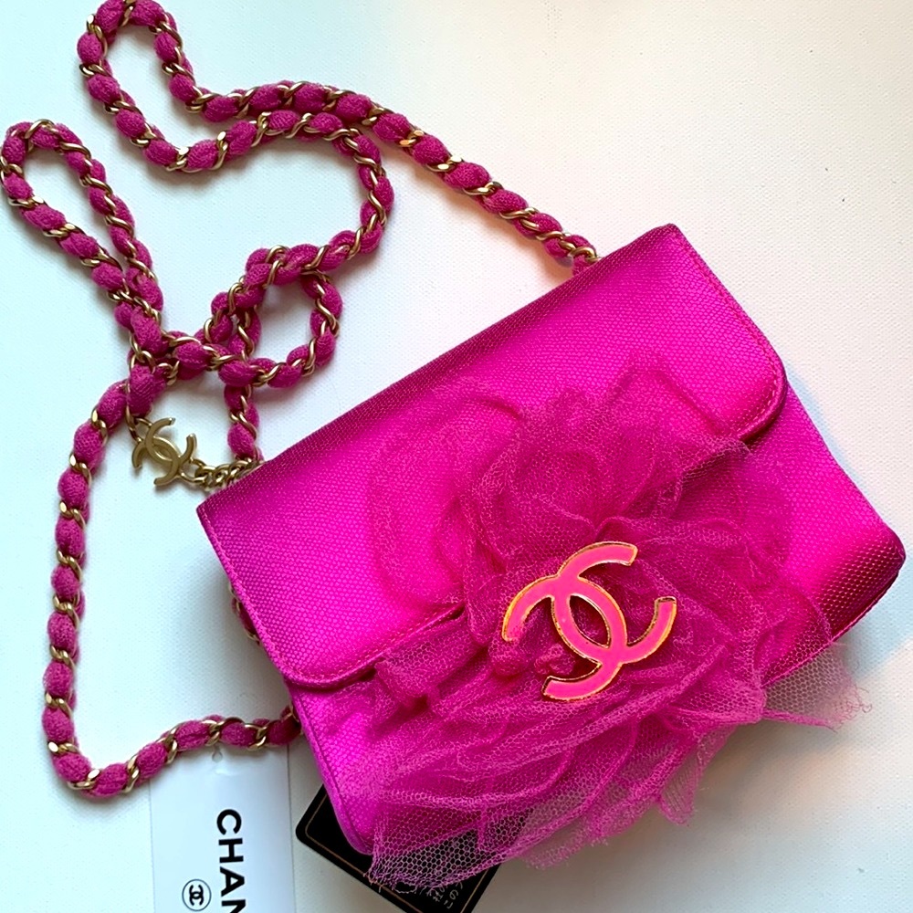 🩷 CHANEL Hot Pink Magenta RARE Vintage Silk Vegan Gold HW Mirror Interior Bag🩷